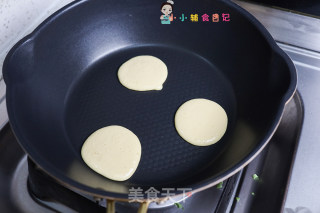 8个月以上辅食苹果松饼步骤4 8个月以上辅食苹果松饼步骤4