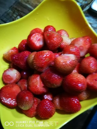 连年有鱼草莓果冻步骤2