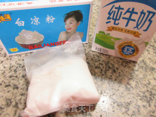 牛奶凉粉步骤1
