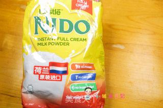 12个月以上辅食水果缤纷奶冻步骤2