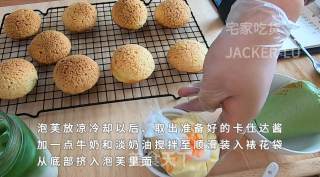 椰蓉奶油酥皮泡芙，丰富口感，酥脆外皮，冰凉美味内陷，让人迷醉其中的美食。步骤17