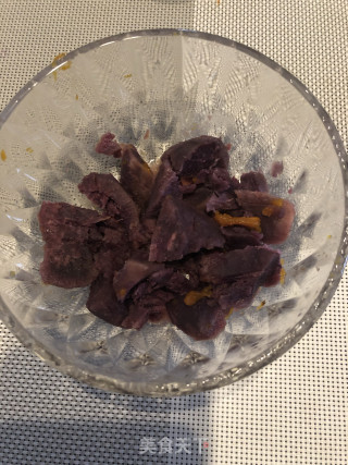 紫薯酸奶坚果水果碗步骤1
