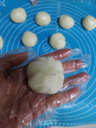 椰蓉红豆糯米糍步骤12 椰蓉红豆糯米糍步骤12