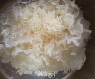 红枣雪耳炖木瓜步骤1 红枣雪耳炖木瓜步骤1
