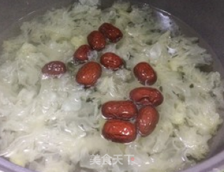 红枣雪耳炖木瓜步骤3 红枣雪耳炖木瓜步骤3