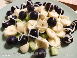 香蕉葡萄黄瓜沙拉步骤5