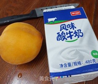 黄桃酸奶杯步骤1