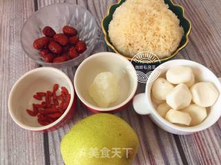 雪梨马蹄银耳羹步骤1 雪梨马蹄银耳羹步骤1