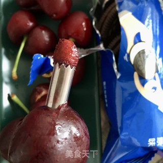 奥利奥樱桃酸奶杯步骤3
