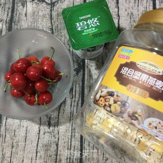 樱桃燕麦酸奶杯步骤1