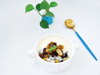 冰镇蜜豆酸奶步骤1