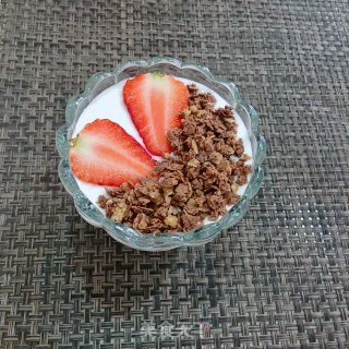 草莓巧克力脆酸奶杯步骤6