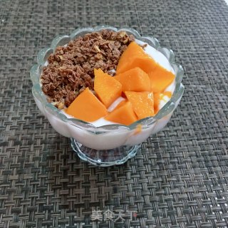 芒果巧克力脆酸奶杯步骤7