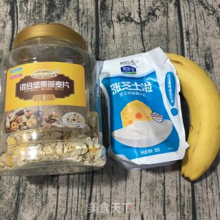 凉拌坚果燕麦酸奶杯步骤1