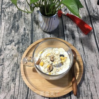 凉拌坚果燕麦酸奶杯步骤3