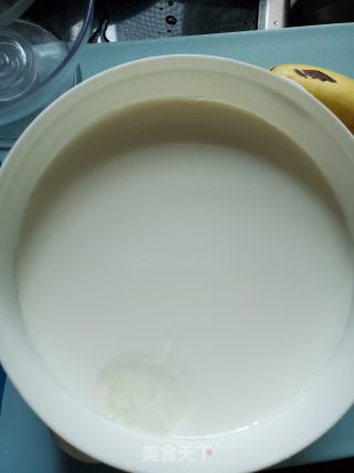 草莓香蕉酸奶杯步骤3