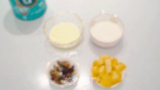 菌小宝的一百种吃法之菠萝冰淇淋酸奶步骤1