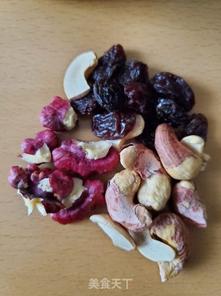 坚果酸奶杯步骤2 坚果酸奶杯步骤2