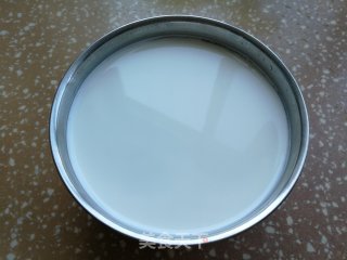 香蕉草莓酸奶杯步骤1 香蕉草莓酸奶杯步骤1