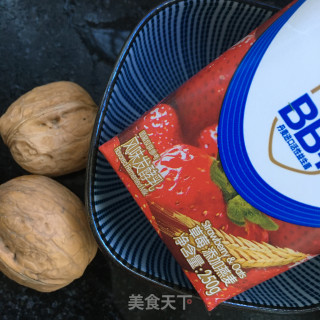 草莓拌酸奶步骤2