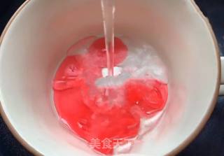 牛奶草莓冻步骤2