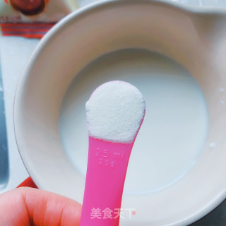 牛奶草莓布丁步骤4