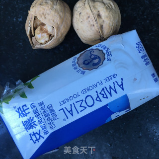草莓酱拌酸奶步骤1