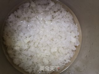 冰糖银耳水果羹步骤2