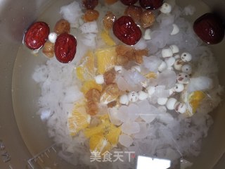 冰糖银耳水果羹步骤4