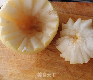 银耳蒸皇冠梨步骤2
