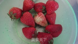 草莓麦片酸奶步骤1 草莓麦片酸奶步骤1