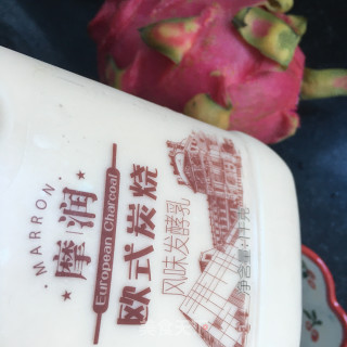 火龙果拌草莓步骤2