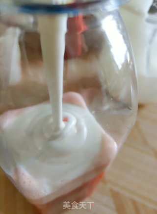 春节应季美食~网红草莓手摇酸奶步骤4