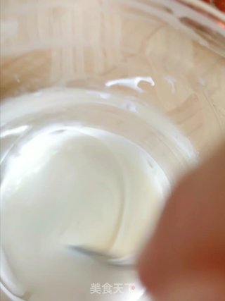 春节应季美食~网红草莓手摇酸奶步骤3
