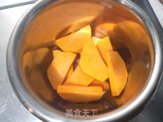 南瓜芋圆+椰汁西米露步骤1