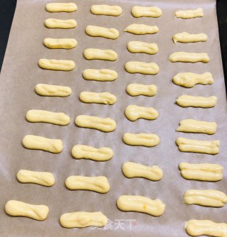 手指饼干，提拉米苏的底料，也是一款好吃的小零食步骤7