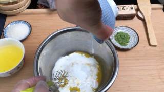 抹茶舒芙蕾松饼(无泡打粉版)热腾腾刚出锅的松饼浇上蜂蜜,不管视觉还是口感都让人大满足步骤1 抹茶舒芙蕾松饼(无泡打粉版)热腾腾刚出锅的松饼浇上蜂蜜,不管视觉还是口感都让人大满足步骤1