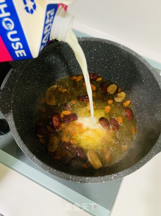 雪燕桃胶炖牛奶步骤5