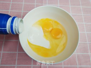 不用打发蛋清没有淀粉也能做酸奶蛋糕步骤2 不用打发蛋清没有淀粉也能做酸奶蛋糕步骤2