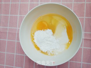 不用打发蛋清没有淀粉也能做酸奶蛋糕步骤3 不用打发蛋清没有淀粉也能做酸奶蛋糕步骤3