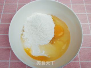 不用打发蛋清没有淀粉也能做酸奶蛋糕步骤4 不用打发蛋清没有淀粉也能做酸奶蛋糕步骤4