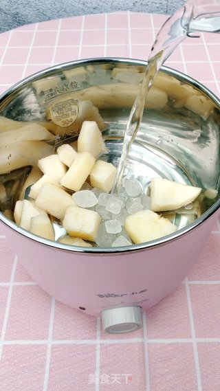 枸杞雪梨炖桃胶，止咳润肺又美容步骤4